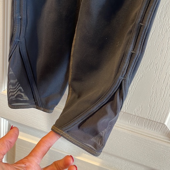 Athleta Dark Grey leggings mesh slotted sides w high waist Size XS - Picture 3 of 7